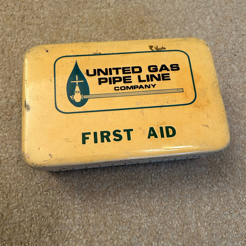LOOK Vintage, Collectible First Aid Kit in Original Metal Box.SUPERFAST …
